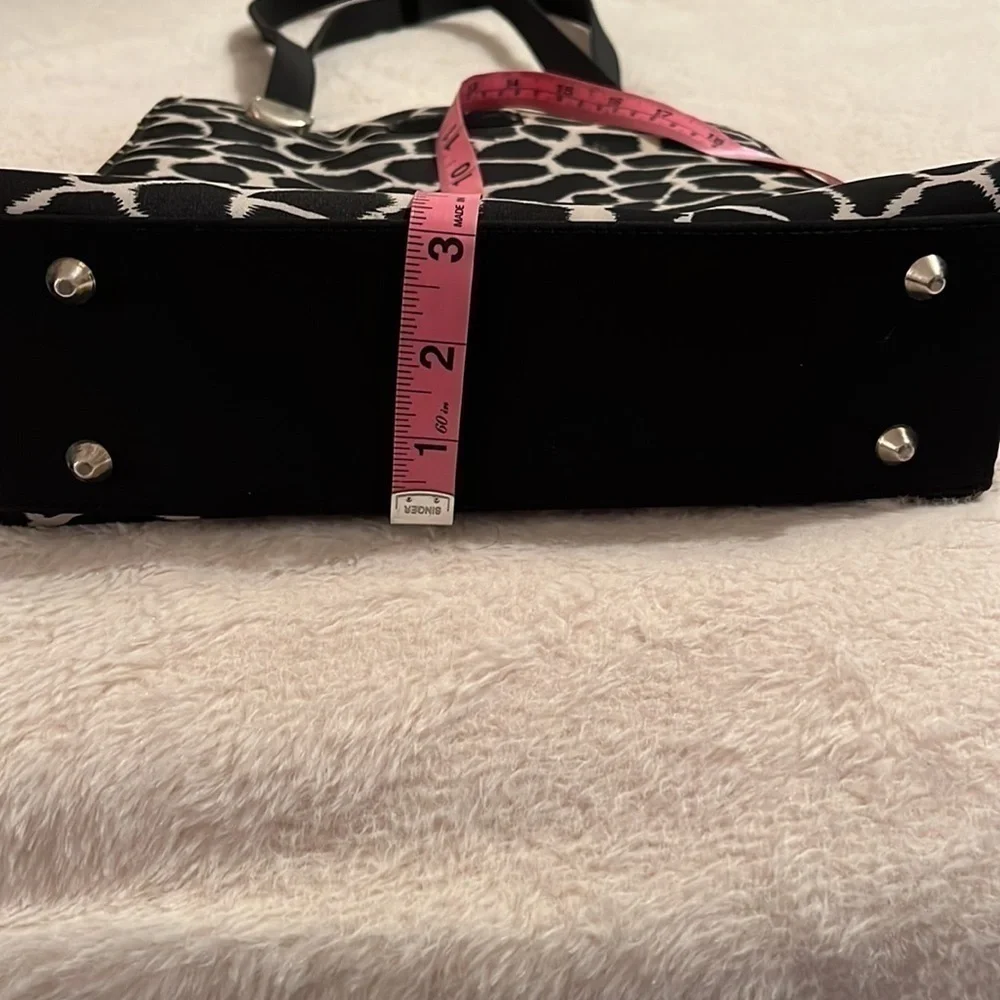 𝅺APOSTROPHE Black and Cream Animal Print Shoulder Bag